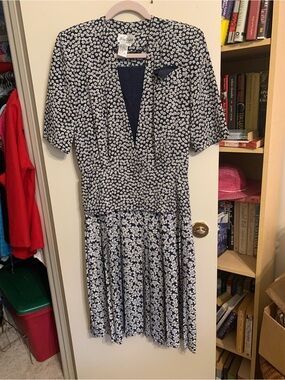 Navy Floral V-Neck Midi Dress with Short Sleeves